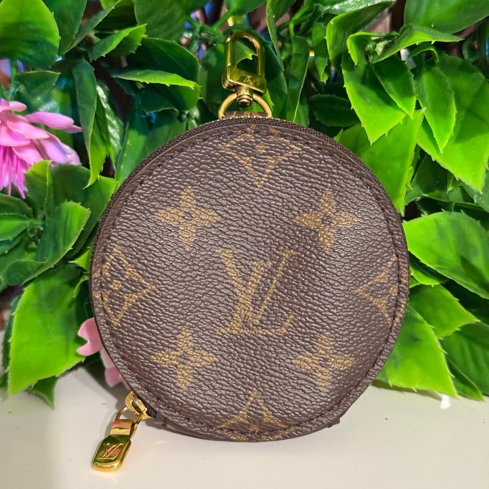 Louis Vuitton Monogram Key Charm Pouch - Picture 3 of 11